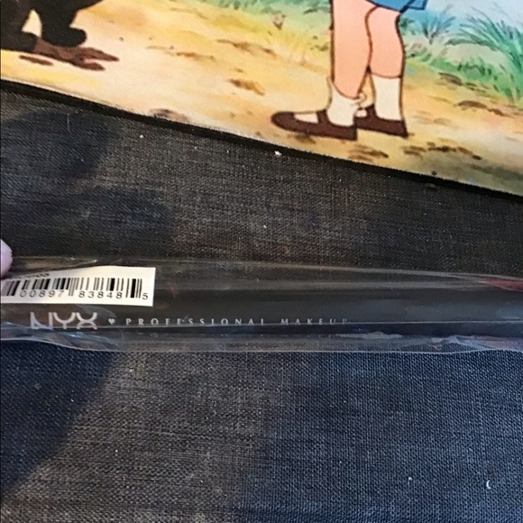 NYX Pro Contour Brush 05 and ELF Highlighting Brush - Picture 1 of 6